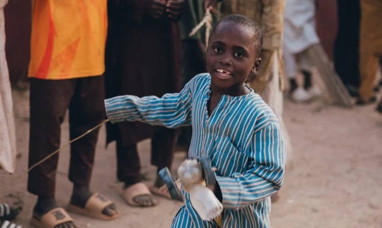 „Băiatul meu nu va fi o slugă în casă!” – Povestea unei familii care s-a destrămat între așteptări și visuri