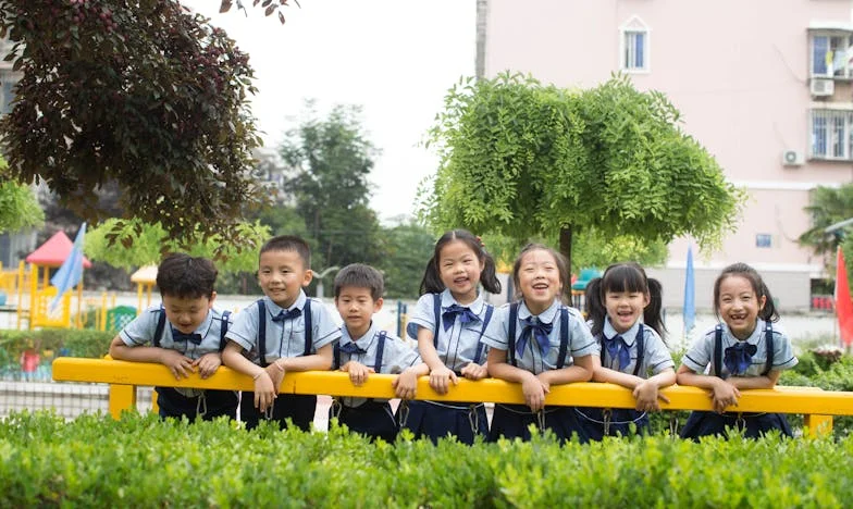 Grădina nedorită: Cum am devenit mamă pentru copiii fratelui meu și ce a însemnat asta pentru familia mea