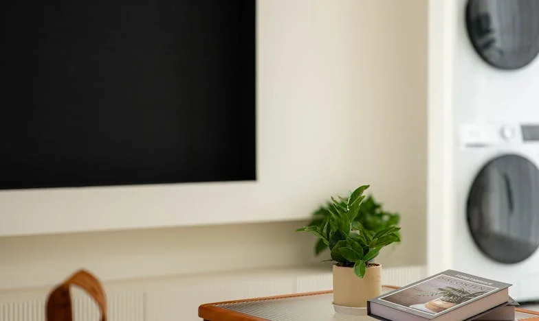 Între masa familiei și demnitatea mea: Povestea unei nurori românce