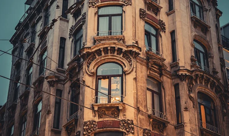 „Nu suntem hotel!” – Cum am învățat să spun „nu” propriei familii când casa noastră de la mare a devenit refugiul lor de vară