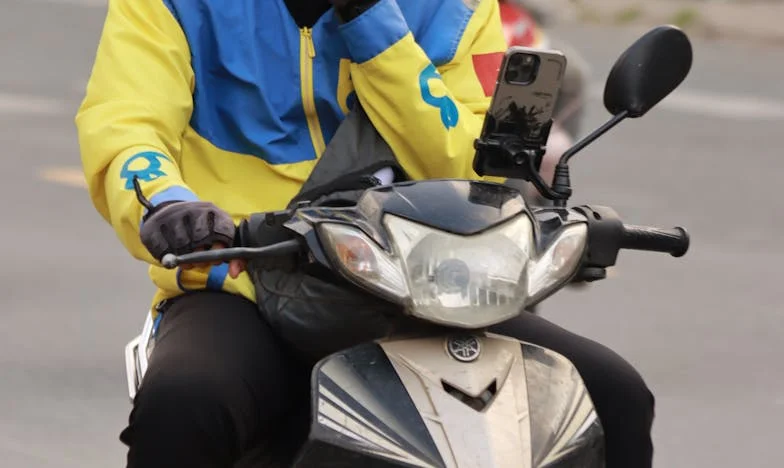 Umbrele Trecutului: Povestea unei Trădări Nespuse