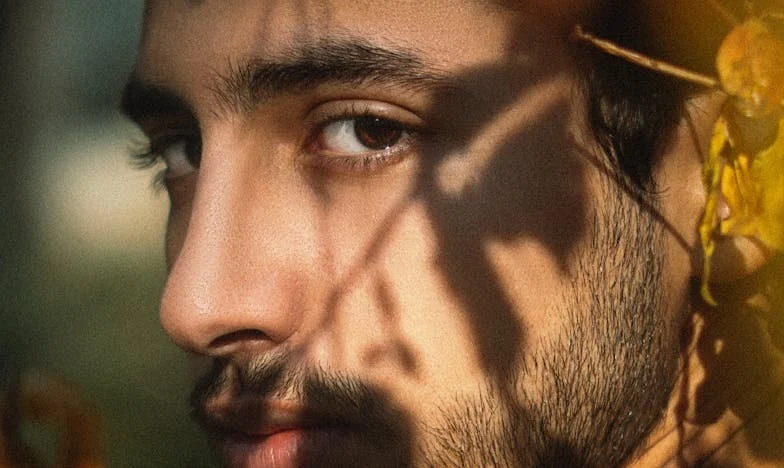 Zăvoare pe ușă, zăvoare pe suflet: Povestea mea de mamă și noră în România