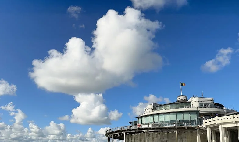 Am fugit de acasă ca să mă regăsesc – Povestea unei fiice invizibile