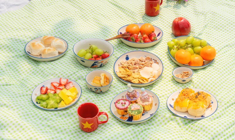 Dincolo de câmpuri: De ce am fugit de sat și ce am găsit în oraș