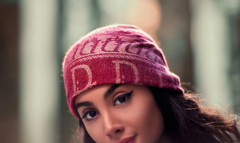 Fereastra spre Zorile Zosiei – Povestea unei copilării care mă urmărește