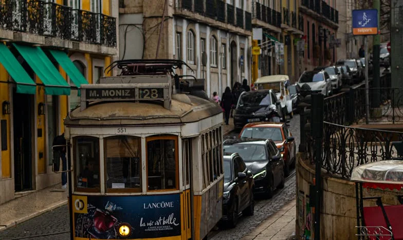 Fiica mea nu merge la mare, dar mama îmi cere bani – povestea unei nedreptăți de familie care m-a schimbat pentru totdeauna