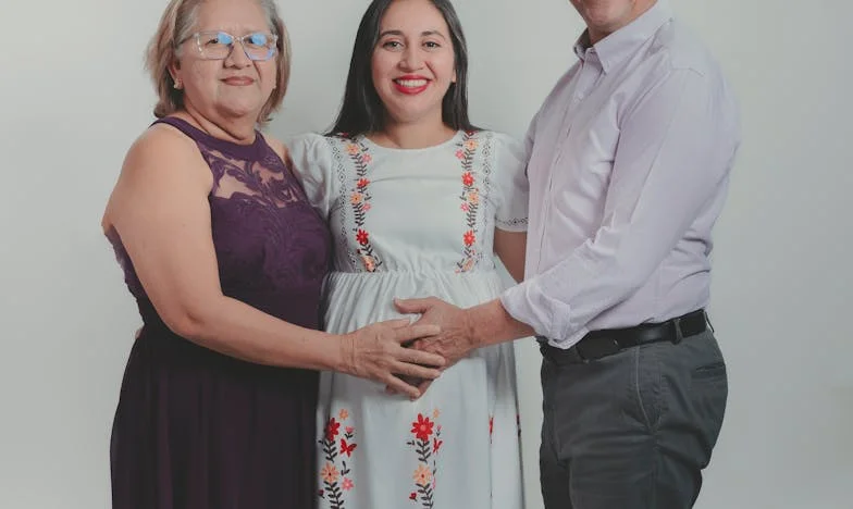 Între două lumi: Povestea unei nurori și a unei soacre rănite