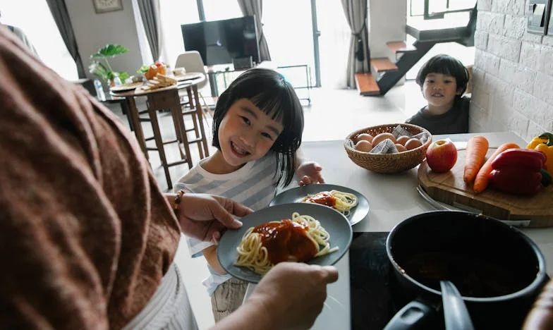 Între două lumi: Povestea unei soacre neînțelese