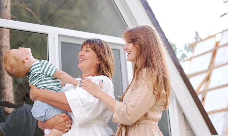 Între Rugăciune și Deznădejde: Povestea Mea cu Nepotul în Brațe