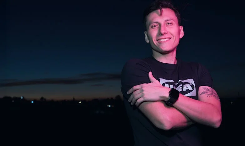 „Nu ești de nasul nostru!” – Povestea mea cu Vlad și zidul dintre lumi