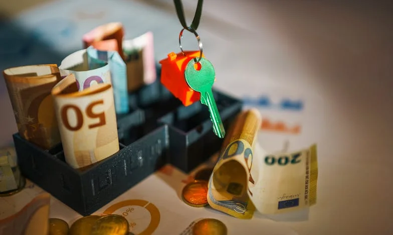 Promisiuni Nespuse și Uși Închise: Povestea Mea Despre Familie, Trădare și Căutarea Unui Acasă