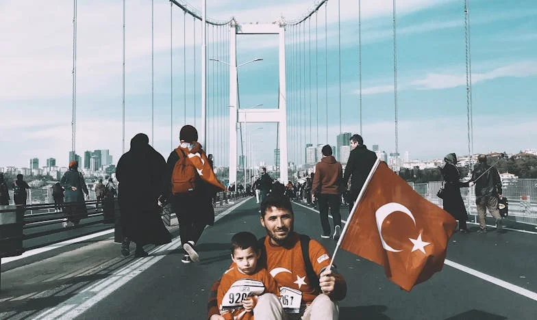 Când Soacra Mi-a Spus: „Deci, ce facem? Tu iei creditul.” Am Făcut Bagajele și M-am Întors la Mama