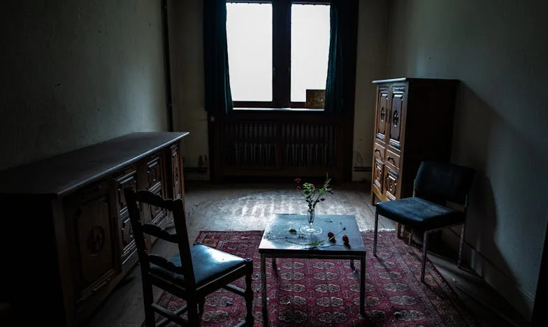 Dincolo de Ușa Închisă: Viața Mea în Umbra Portofelului Soțului Meu