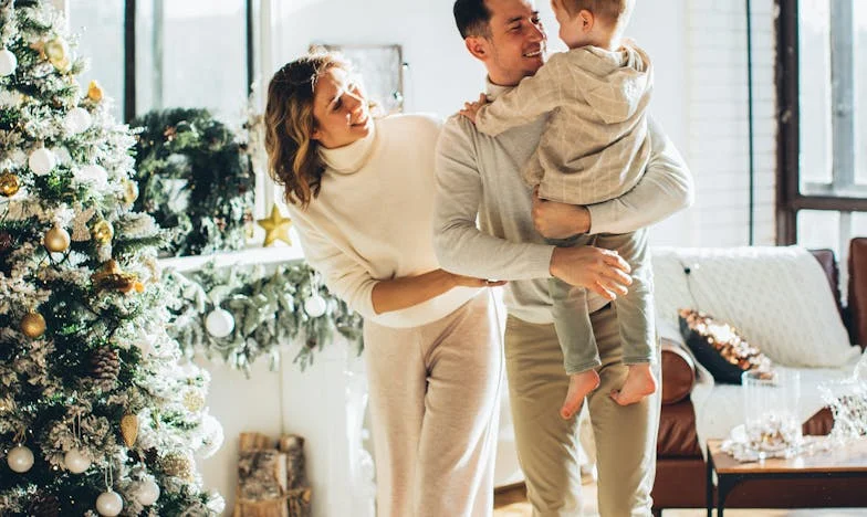 Între două focuri: Când mama și soacra îți cer tot timpul