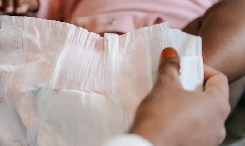 Între două lumi: Povestea mea dintr-un sat uitat de lume