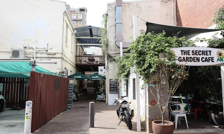 M-am întors din Italia să-mi salvez fiica. Ce am descoperit ne-a sfâșiat familia…