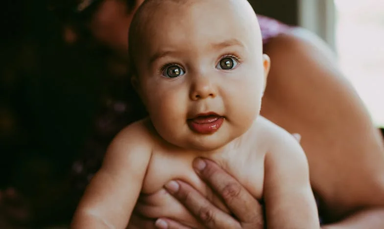 M-au dat afară din casă cu copilul în brațe. După șase săptămâni m-am întors să-mi iau viața înapoi și să le arăt cine sunt.