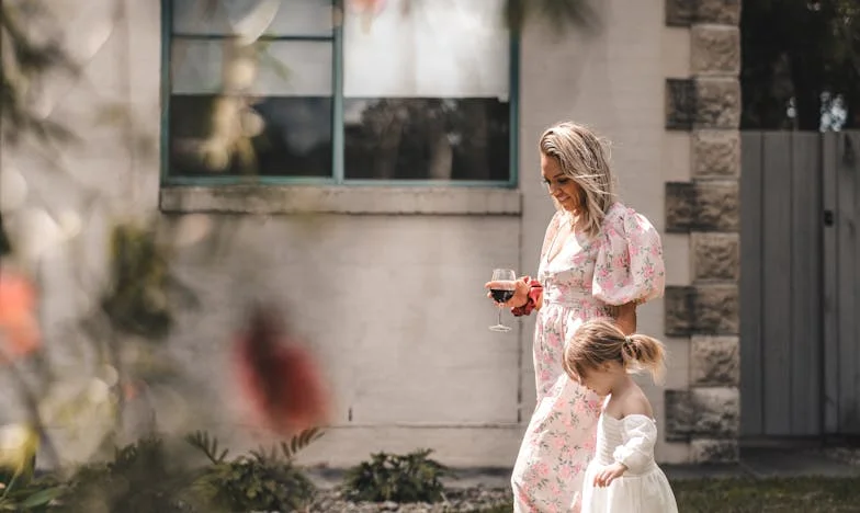 Mama soacră mă sună doar când soțul meu primește primă. Familia ar trebui să fie așa?