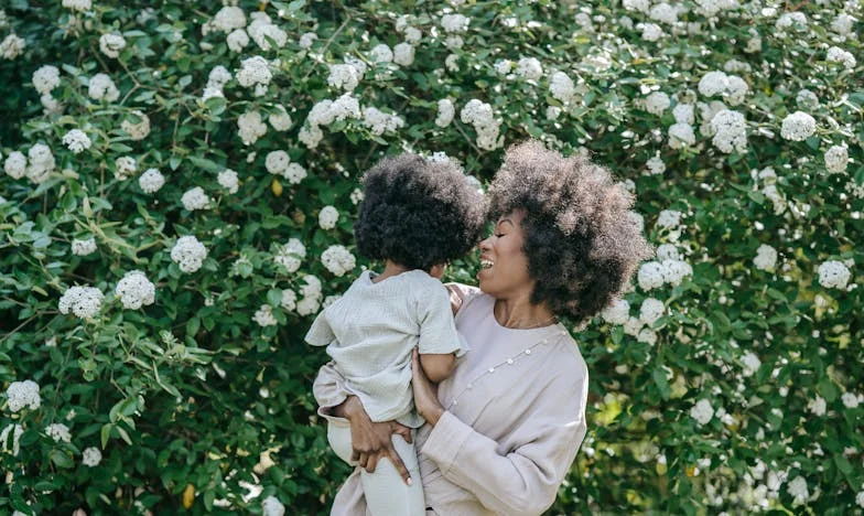 Nu sunt slujnica soacrei mele – Povestea mea despre curaj și eliberare