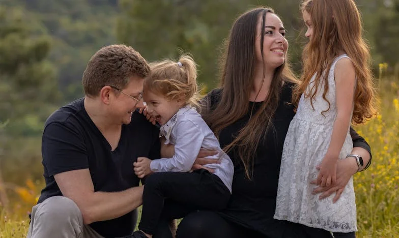 „Părinții soțului meu sunt bogați, dar nu ne ajută” – O dramă românească despre familie, bani și visul unei case