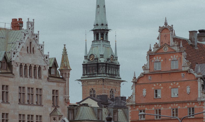 Schimbarea Valentinei: Între Farduri, Sală și Oglinzi Sparte