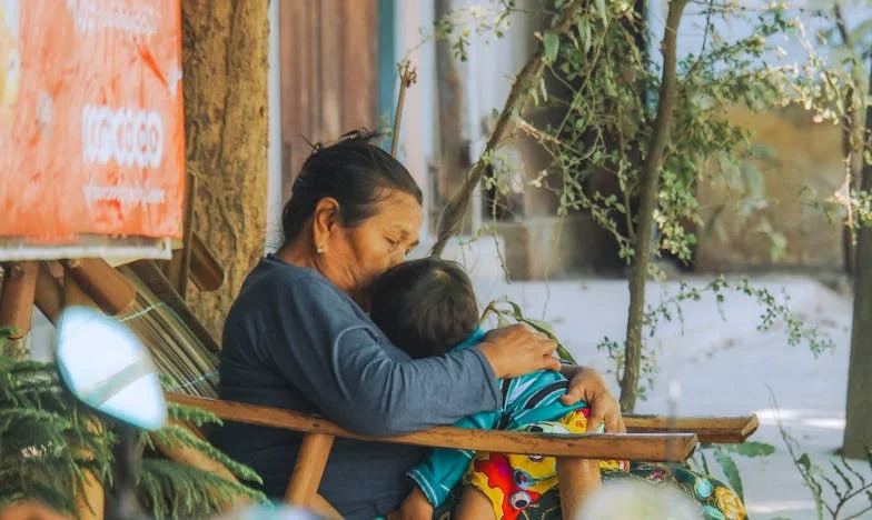 Șoapta tăcerii: Povestea unei mame care și-a pierdut fiica în lumea modernă