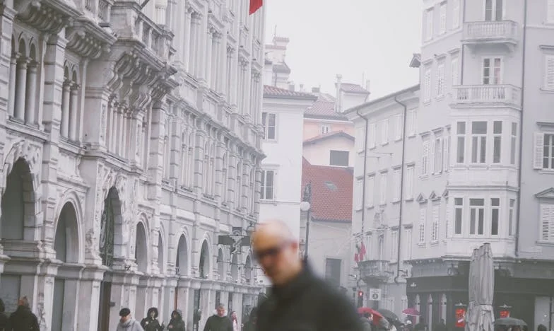 Când Irina a deschis ușa poliției: Povestea unei nopți care ne-a schimbat viața