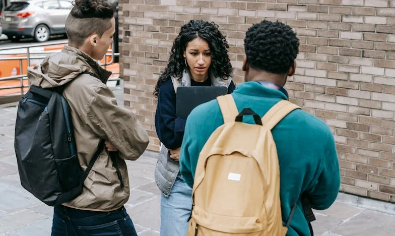 Când soacra s-a mutat la noi: Povestea tensiunilor nespuse și a iluziilor spulberate