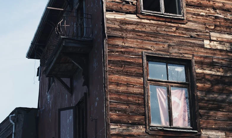 Când soțul meu era plecat în delegație, soacra m-a dat afară din casă: Povestea unei trădări și a regăsirii de sine