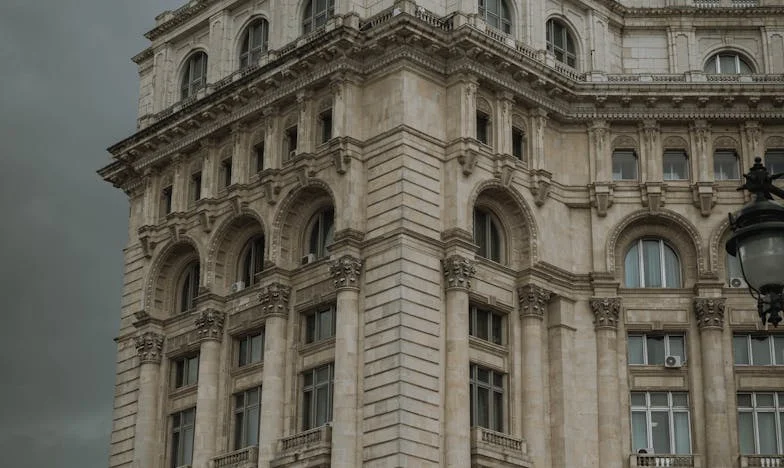 Între două case: Când lucrurile mele nu-mi mai aparțin – confesiunea sinceră a unei mame din București