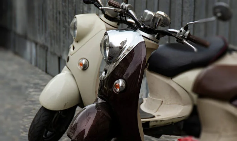 Între două lumi: Povestea mea dintr-un sat uitat de lume