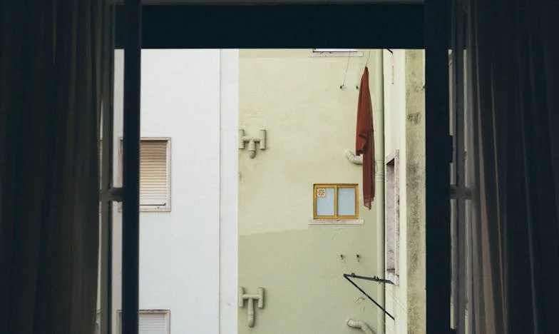 Lucrez, cresc copii, gătesc, economisesc: Povestea unei femei care simte că duce totul singură