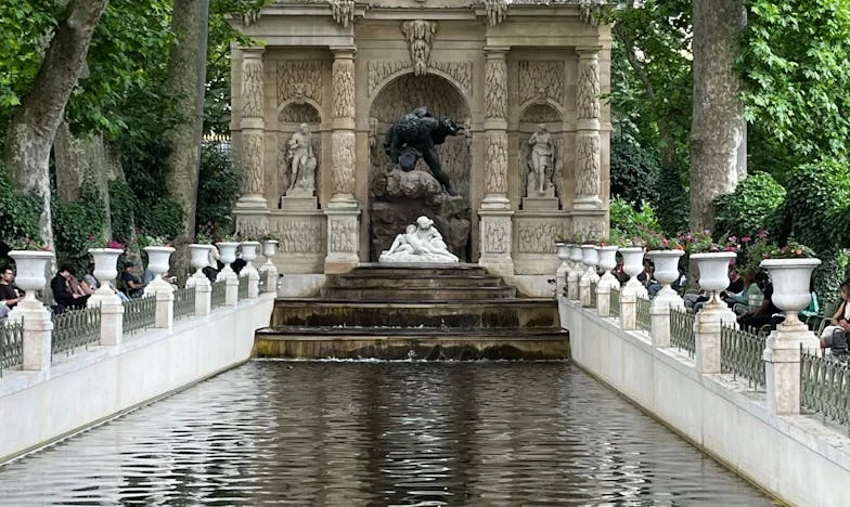 Nu sunt slujnica voastră: Povestea unei femei din București