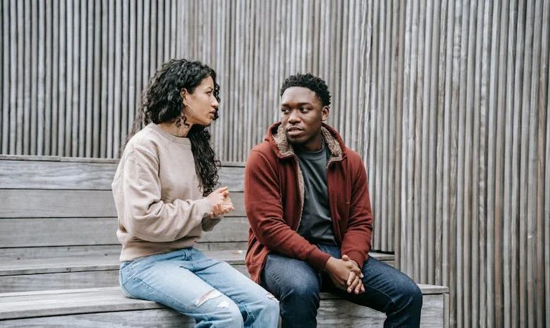 Părinții soțului meu încă o ajută pe fosta noră, iar pe mine mă privesc cu răceală