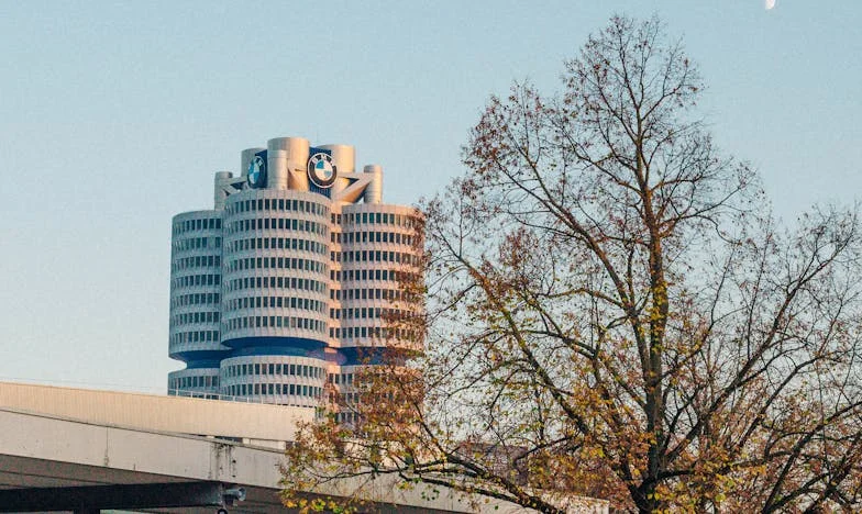 „S-a terminat”, a spus el. Am fost de acord, apoi l-am văzut cu cea mai bună prietenă a mea