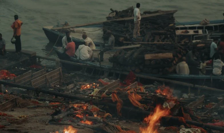 Secretele din Sertarul Mamei: O Poveste Despre Adevăruri Care Dor