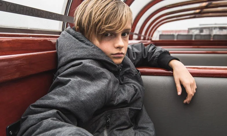 „Semnează tot pe numele meu! De ce ai crezut-o? Te minte!” – Lupta mea pentru casă, fiică și demnitate după trădarea soțului