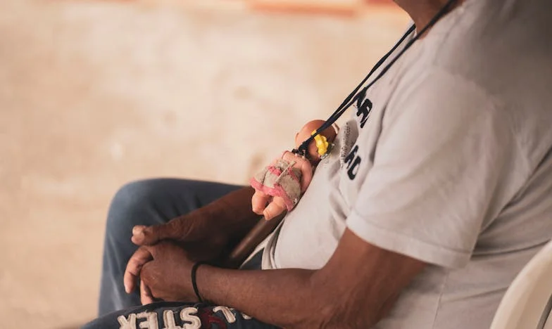 Soțul meu mi-a furat cardul și a fugit cu amanta în vacanță. Ce s-a întâmplat pe aeroport a schimbat totul…