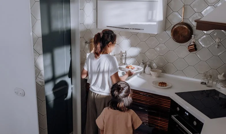 Tăcerea dintre noi: Povestea unei mame din Maramureș, prinsă între loialitate și adevăr