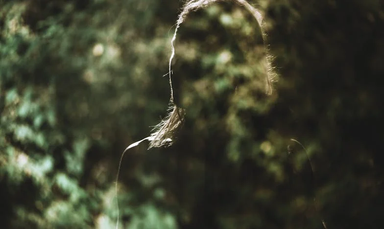 Umbre între noi: Când copilul tău se îndepărtează