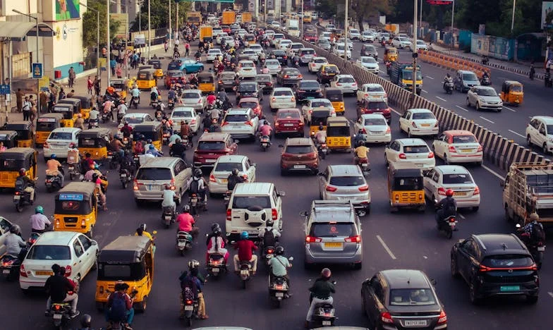 Vizita neașteptată de la ora zece: Ce am descoperit în spatele ușii fiului meu mi-a schimbat viața