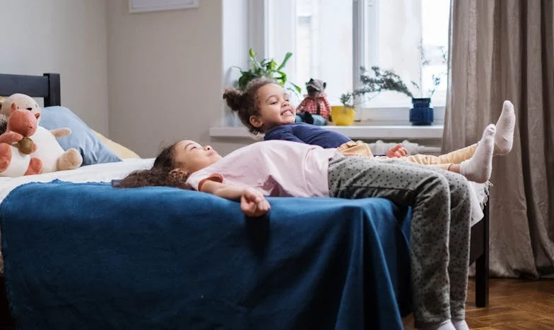 Am dat-o afară pe sora mea și pe copiii ei din apartament. Nu am mai putut suporta...