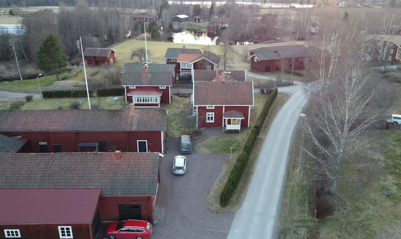 Am Fost Acuzată de Șefa Mea că I-am Furată Colierul cu Diamante—Dar Curajul Fiului Meu a Schimbat Totul