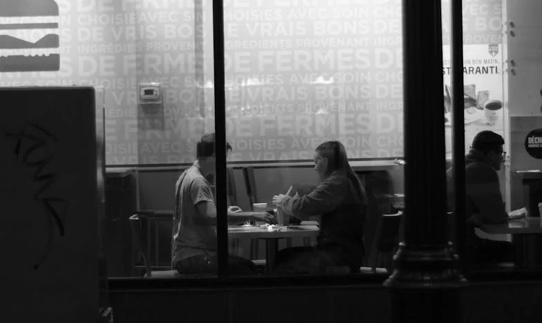 Am venit acasă mai devreme la prânz—și viața mea s-a schimbat pentru totdeauna