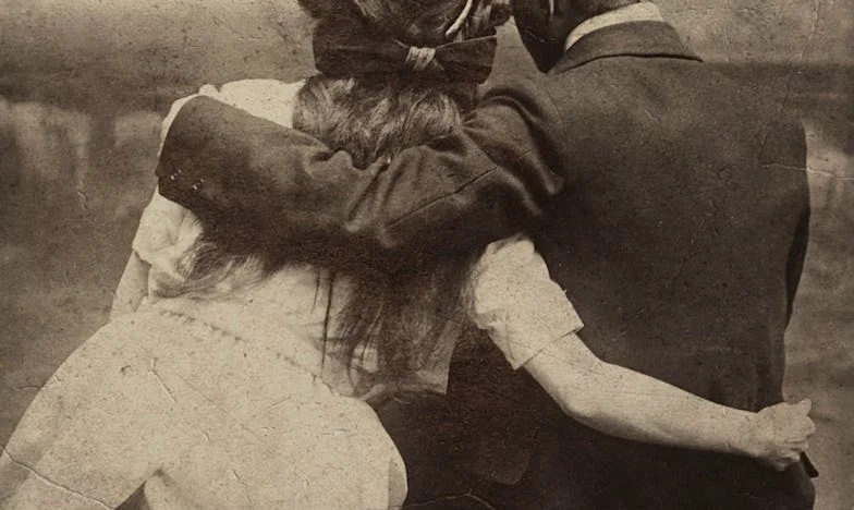 Casa noastră, dar nu a noastră: Adevărul despre familie, bani și trădare