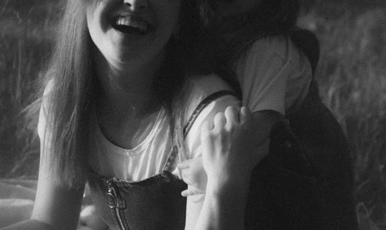 Cina pentru Străini: Când Viața Socială a Ficei Mele a Invadat Casa Noastră