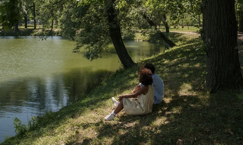 Fiul meu a plecat în străinătate și nu-mi mai răspunde la telefon: O poveste despre dor, neînțelegeri și tăcere