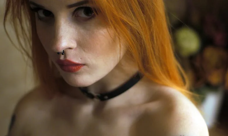 Fiul meu îmi trimitea bani în fiecare lună… Dar nu am primit niciun leu. Ce am văzut pe camerele băncii ne-a distrus familia.