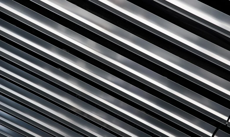 Între două lumi: Povestea mea despre sacrificiu și regăsire