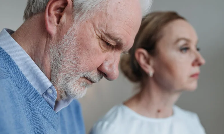 Între patru pereți: Povestea pierderii unui cămin și a curajului de a o lua de la capăt